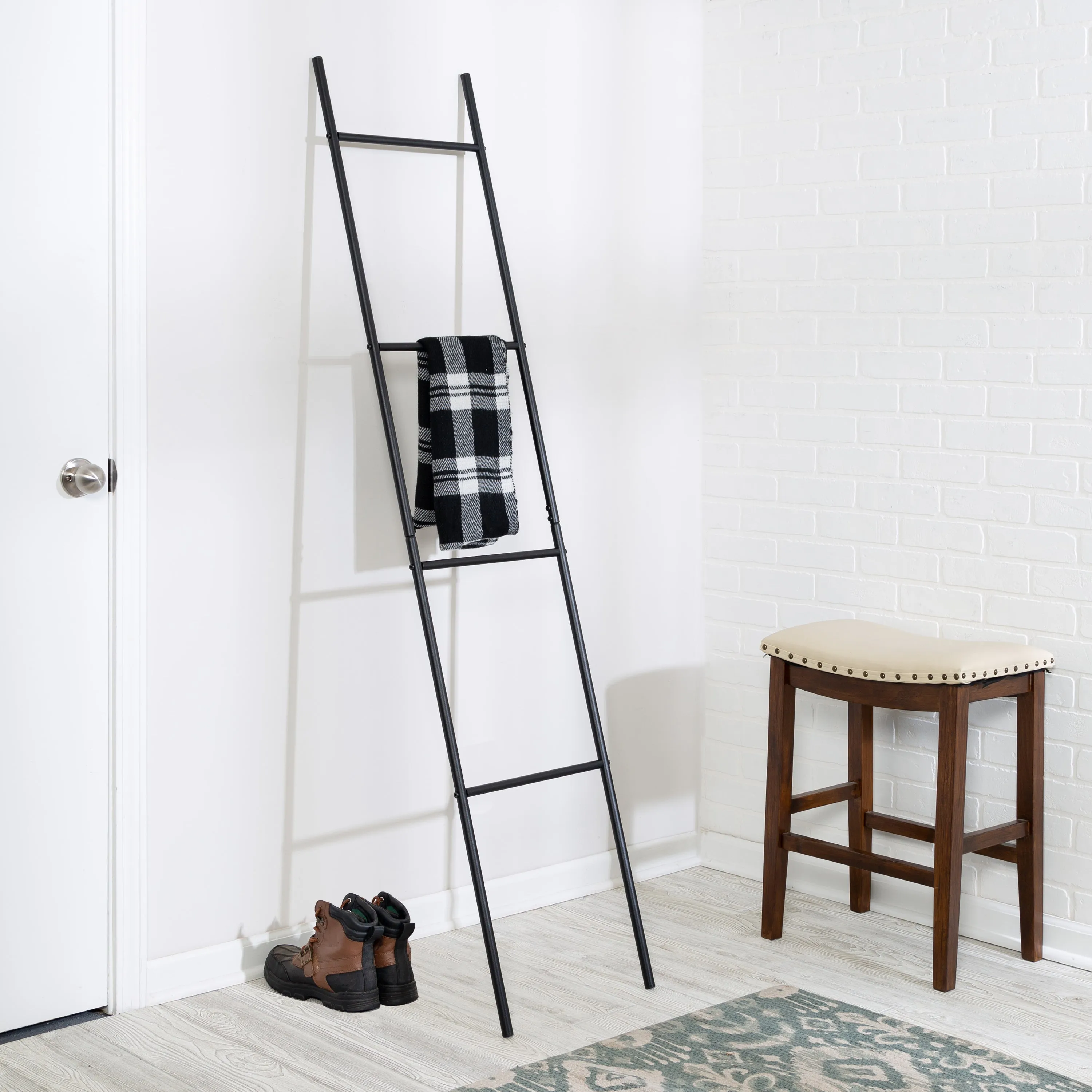 Black Leaning Ladder Rack