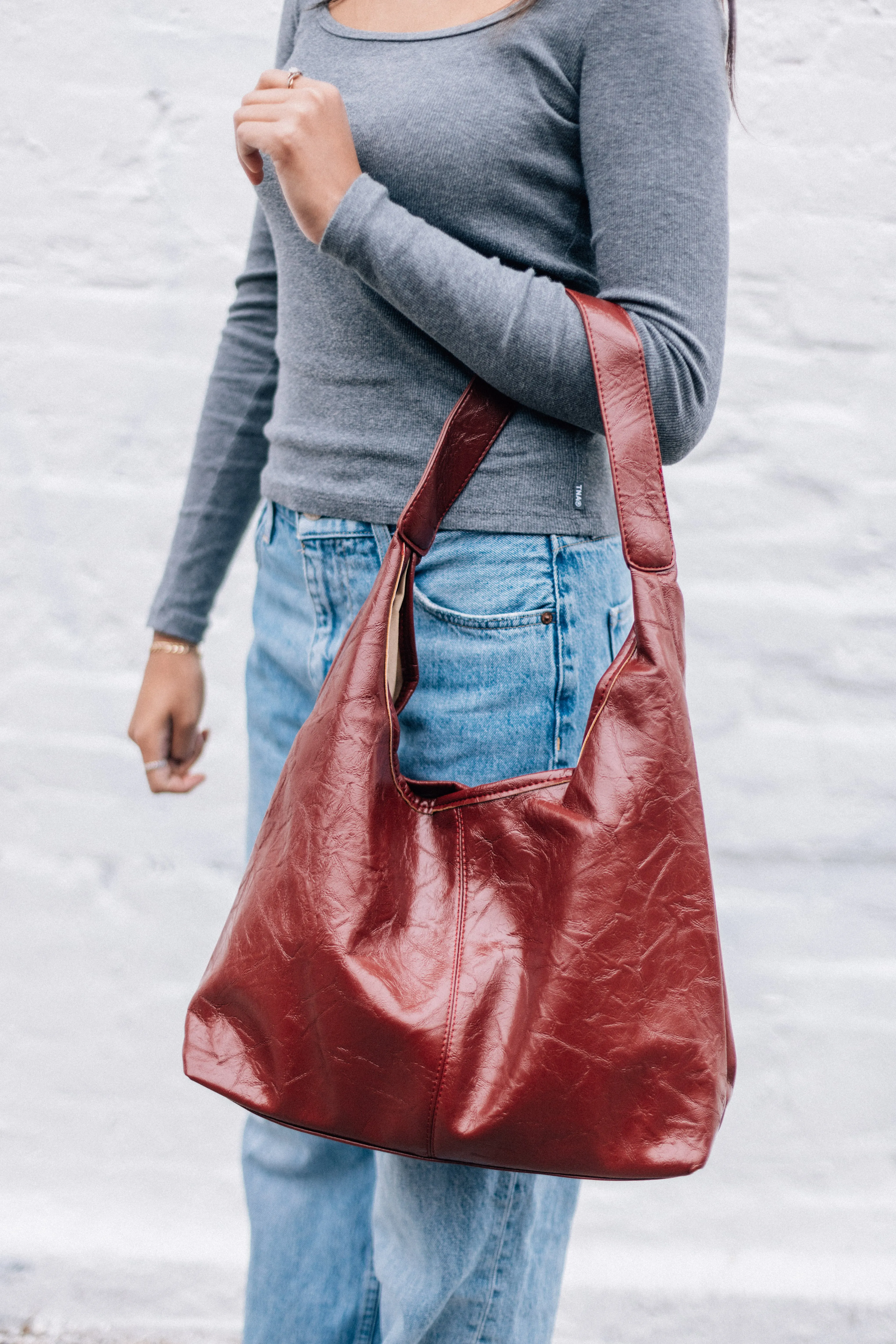 SMALL VEGAN SLOUCH-RED