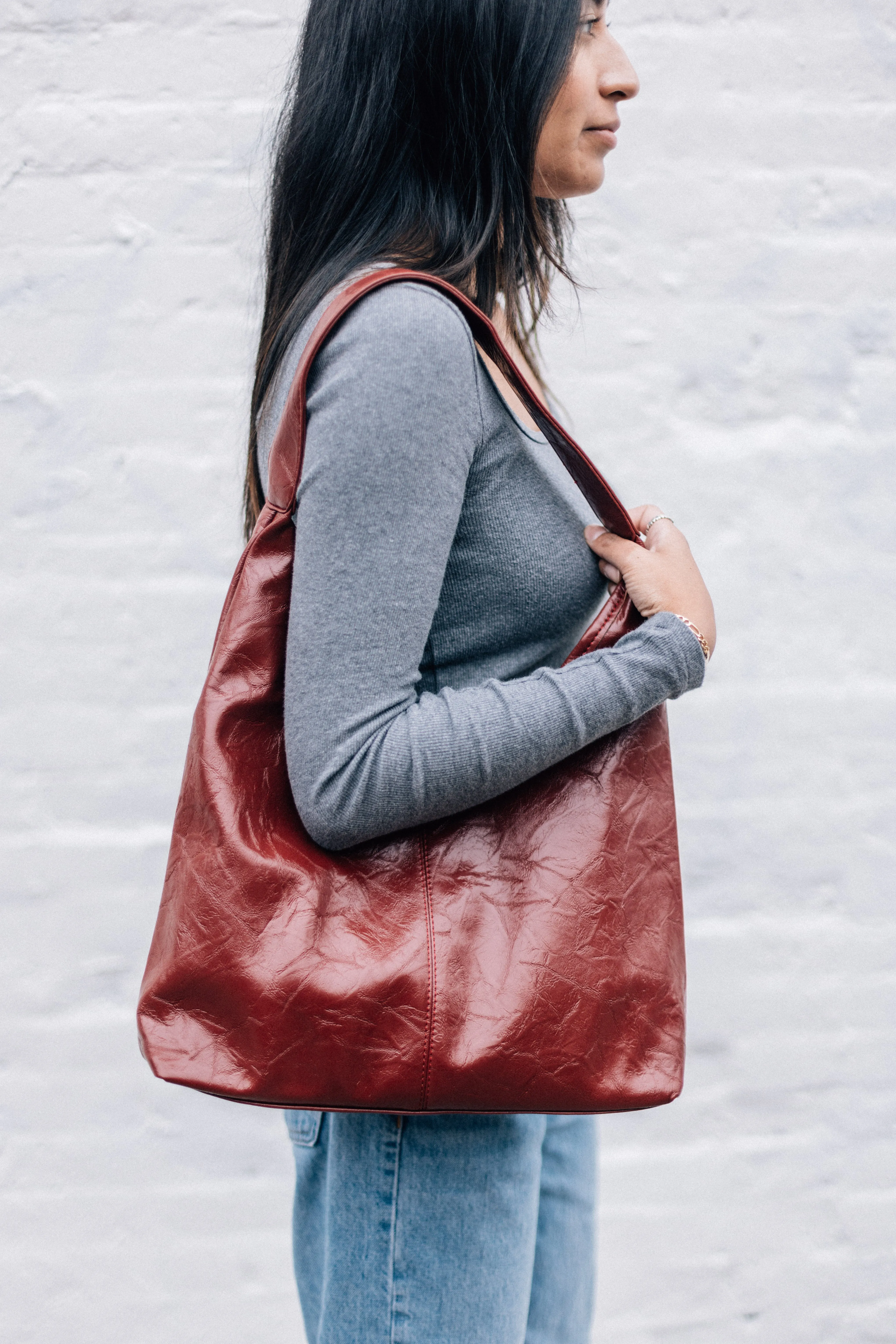 SMALL VEGAN SLOUCH-RED